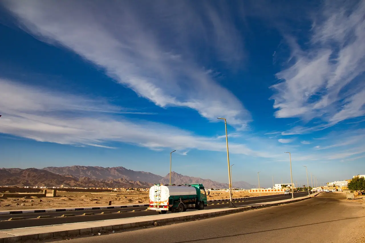 Trucker Guide launches roadside service to help drivers compare repair offers - FleetOwner