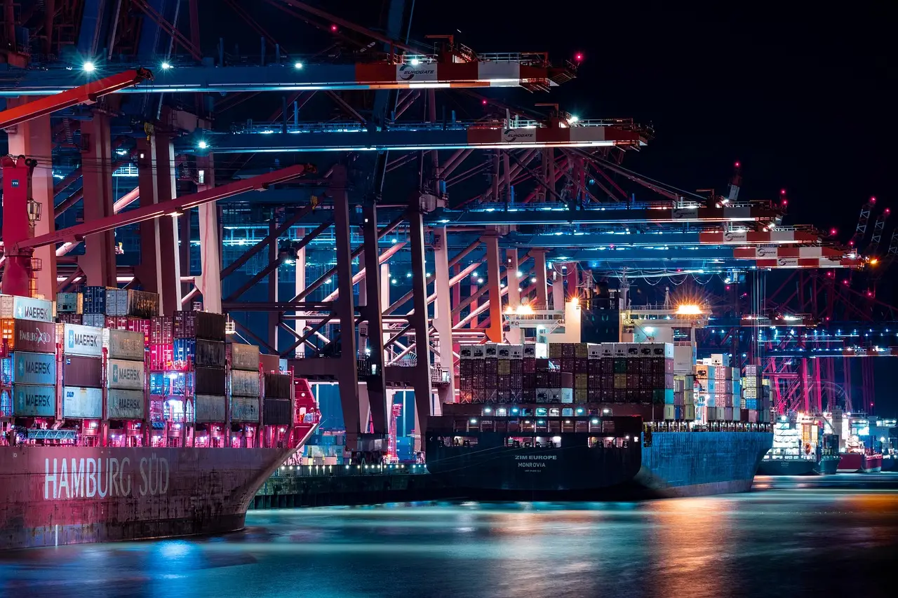 Container Ship Sinks in Strait of Hormuz as Attacks Ramp Up - Bloomberg.com