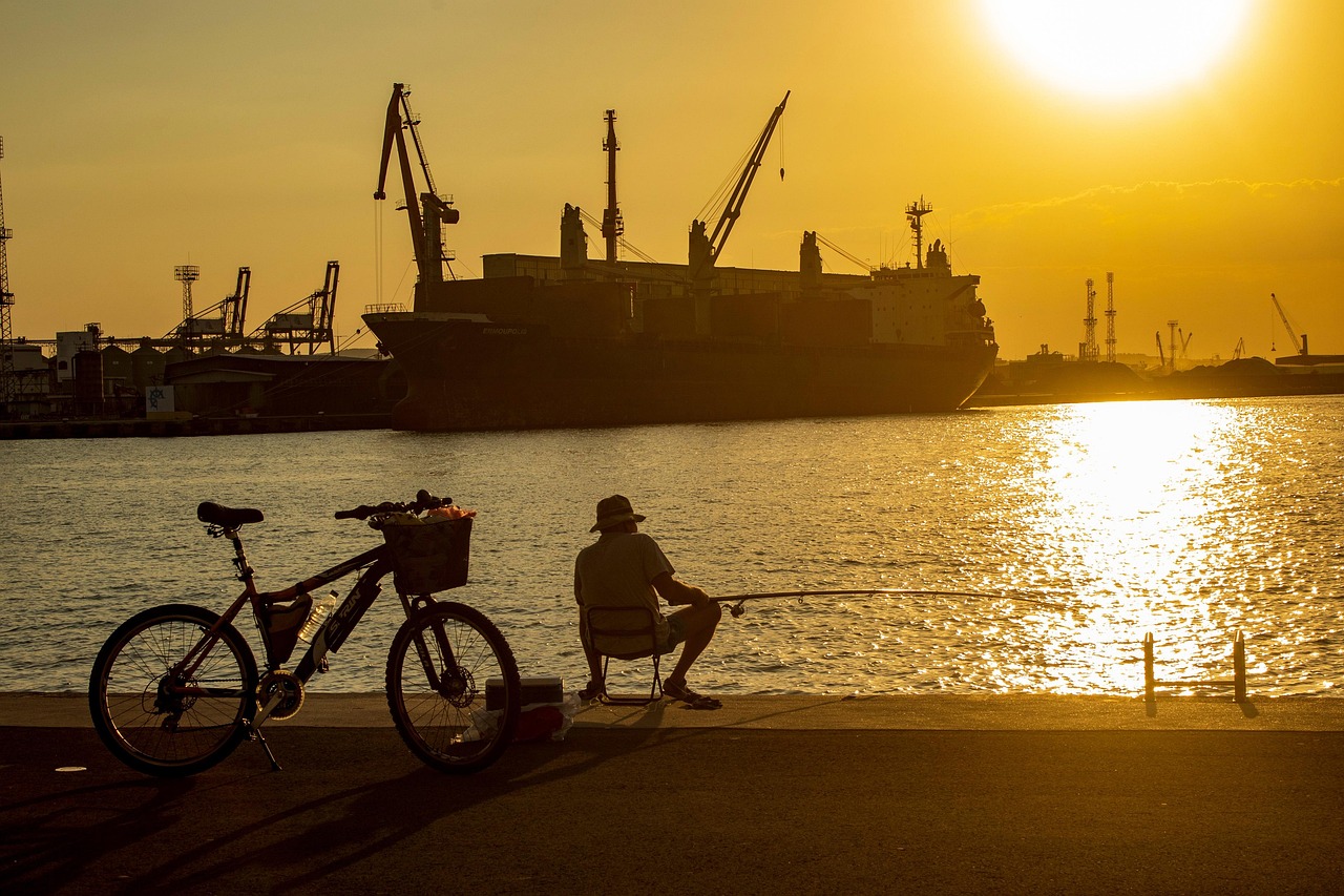 Lawmakers Seek to Strip COSCO Ships of U.S. Port Inspection Privileges Over Espionage Claims