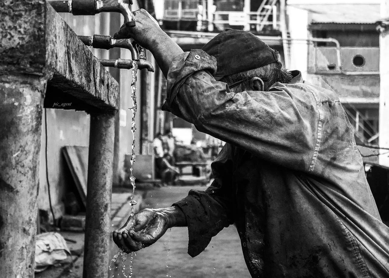 Trucking industry concerned Labour victory at polls will slow highway building - Stuff.co.nz