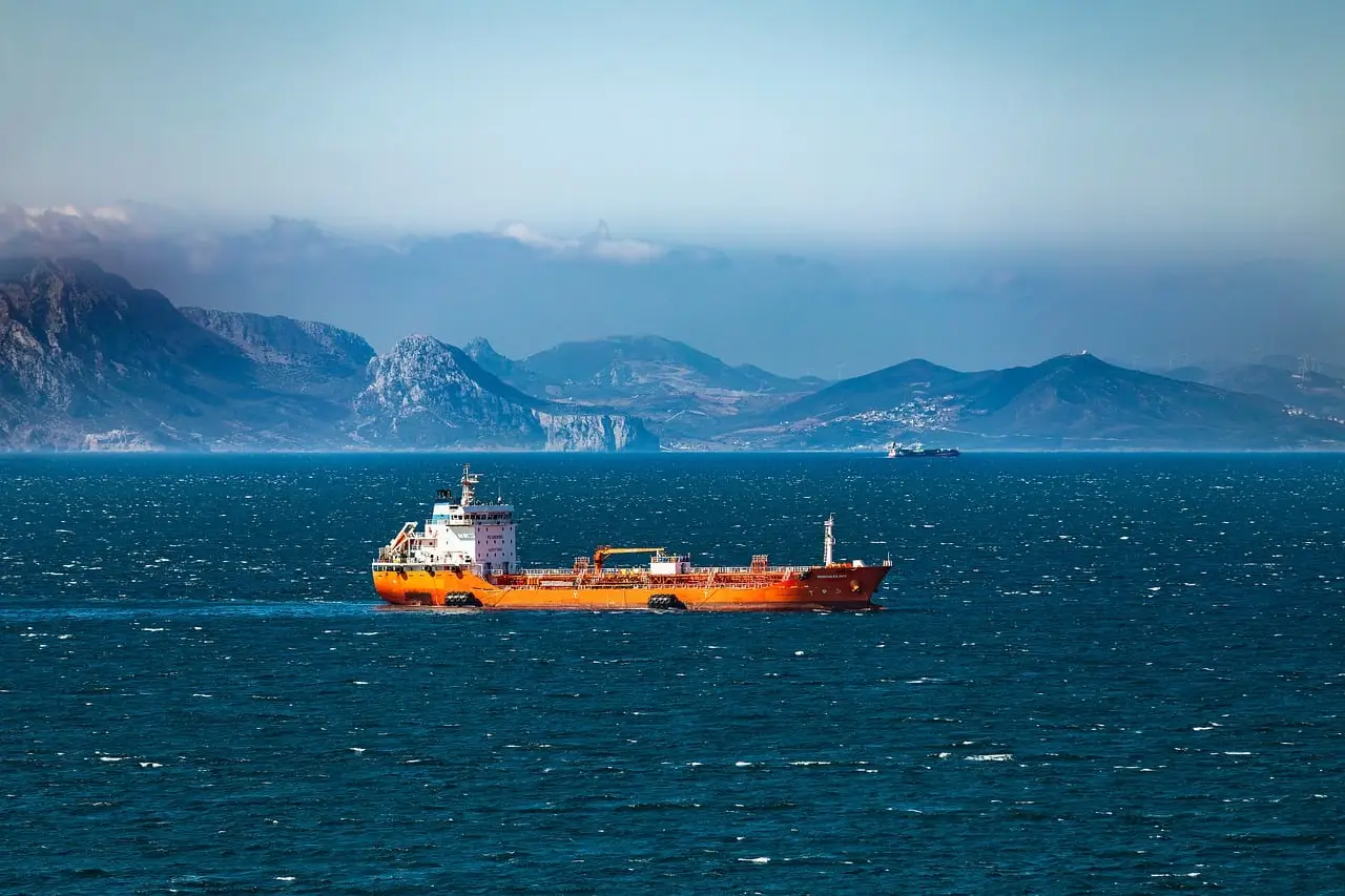 HMM to invest $1.6 bn in 12 container ships to expand fleet - India Shipping News