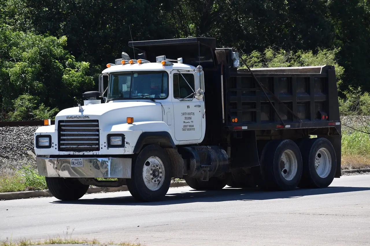 Feds unveil new crackdown on fraud in nation's trucking industry - The Detroit News