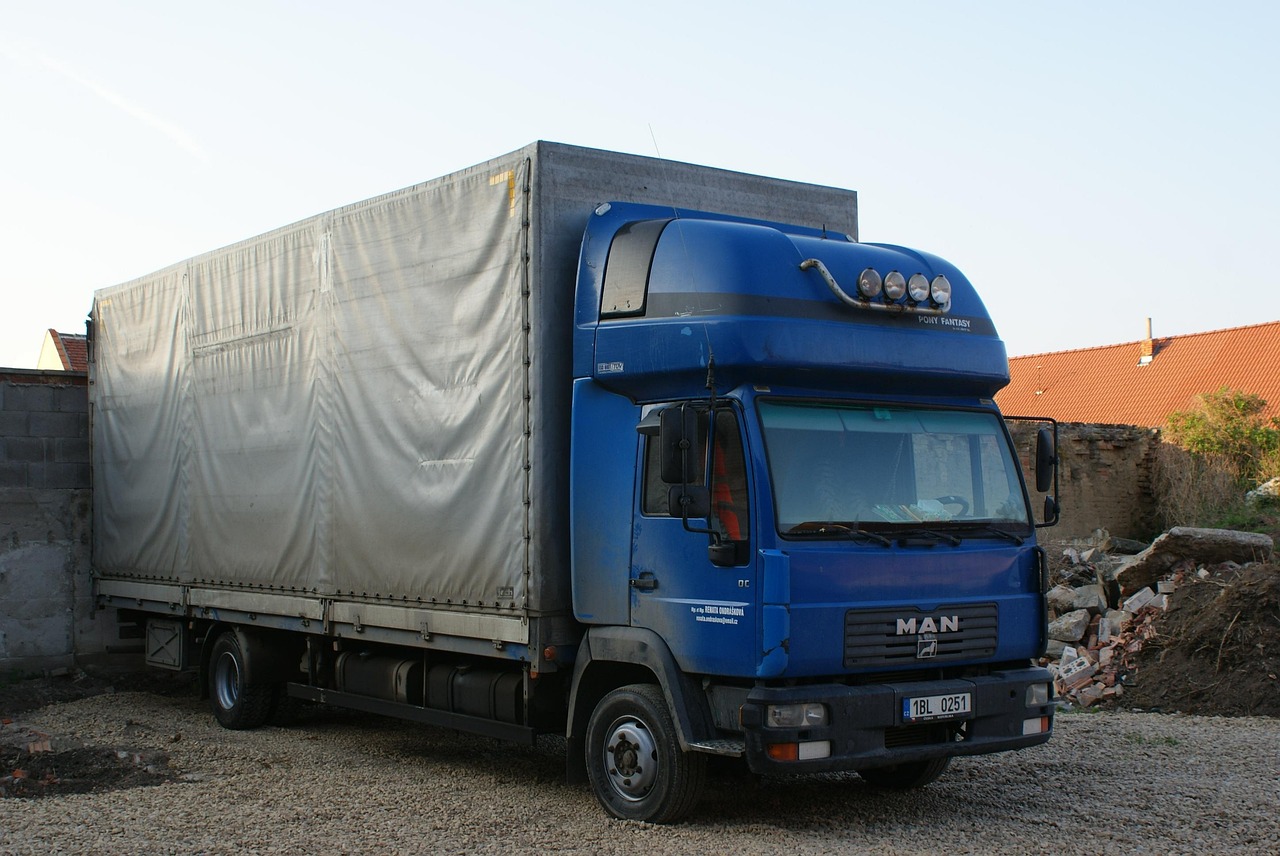 Diesel costs squeeze trucking ahead of peak shipping season - Transport Topics