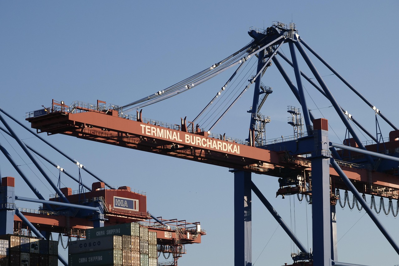 Rotterdam container throughput holds steady as transshipment drops 20%